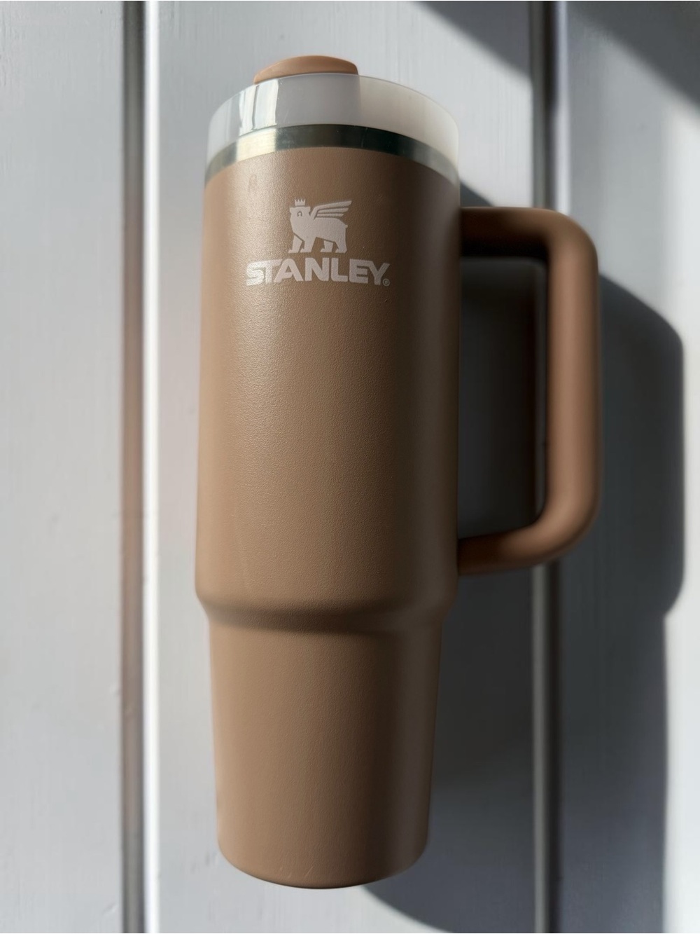 Stanley Quencher H2.0 FlowState 30 oz Tumbler Tan Driftwood Handle & Lid - Picture 1 of 6